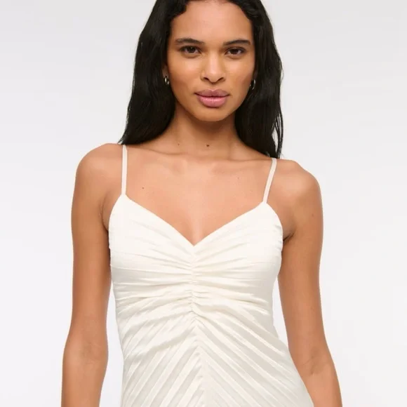 NWT - The A&F Giselle Sunburst Pleated Maxi Dress - Picture 2 of 11